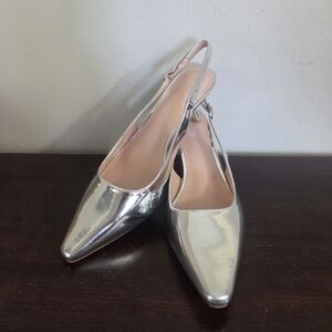 GenShou Patent Silver Slingback Kitten Heel New In Original Box Size 7
